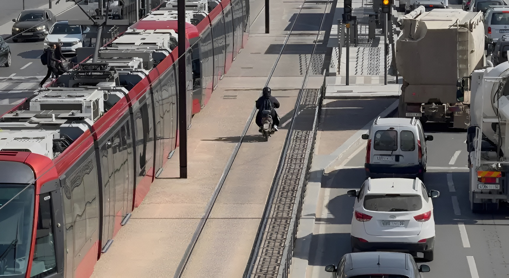 Les comportements à adopter à proximité des lignes de tramway à moto