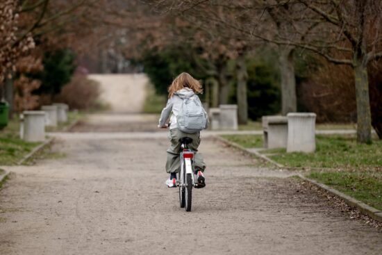 À vélo ou en trottinette les règles essentielles pour un trajet scolaire sûr